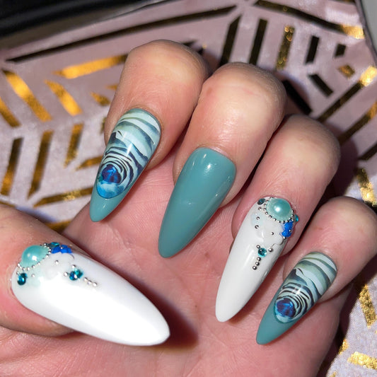 Vert et blanc, fleurs, strass. Kit toutes tailles incluses. Réutilisables. Press-on nails, faux ongles. Finition mate