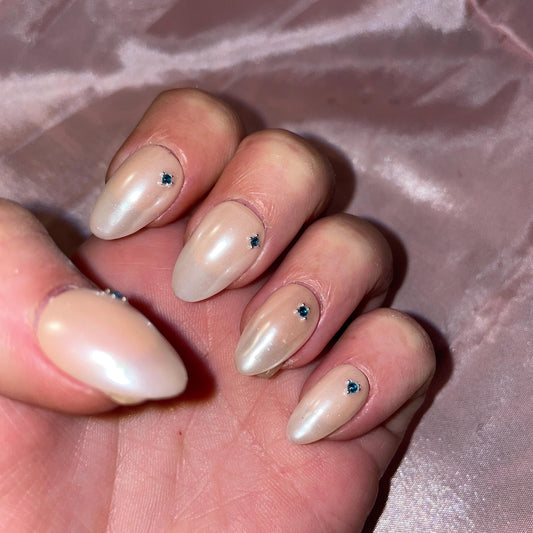 Prêt à expédier. Amande court. Taille L Nacré avec petit strass. Réutilisables, Press-on nails, faux ongles, Finition brillante.