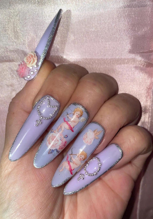 Petits chérubins violet et argent avec chapelets et fleurs. Réutilisable, Press-on nails, faux ongles. Finition brillante