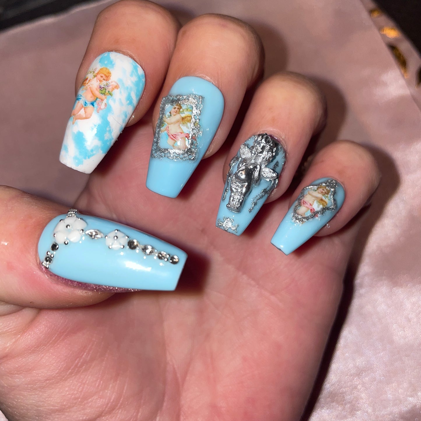 Petits anges, bleu, argent, et strass. Kit toutes tailles incluses. Réutilisables, Press-on nails, faux ongles. Finition brillante