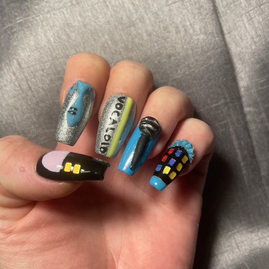 Cosplay. Hatsune Miku. Kit complet. Noir, bleu et gris métallisé. Reliefs et textures. Réutilisables, Press-on nails, faux ongles