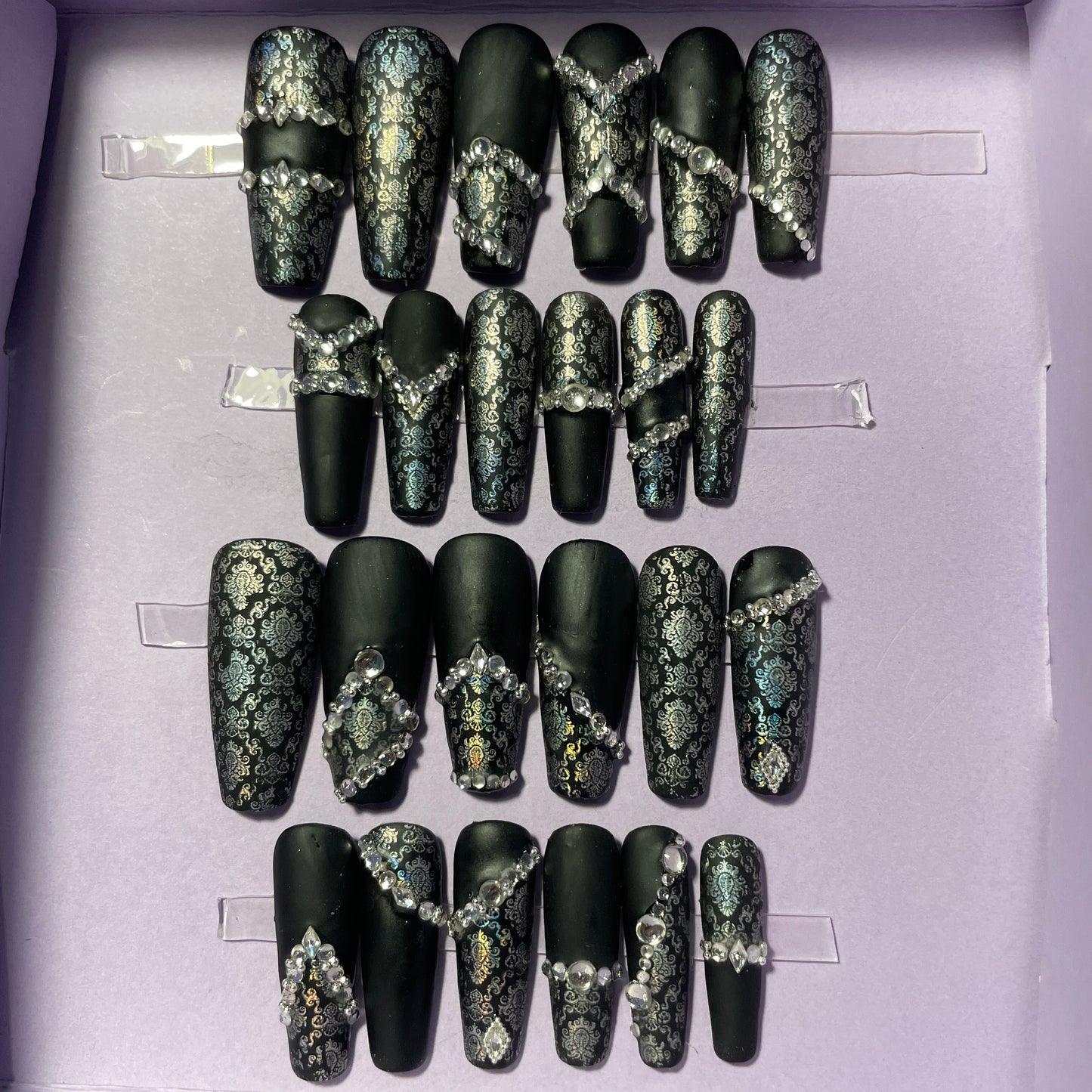 Noir mat et dentelle argent avec strass. Kit toutes tailles incluses. Réutilisables, Press-on nails, faux ongles