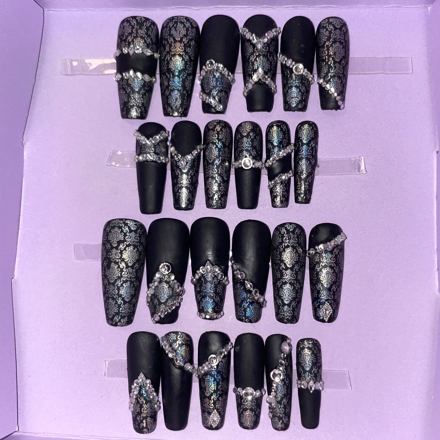 Noir mat et dentelle argent avec strass. Kit toutes tailles incluses. Réutilisables, Press-on nails, faux ongles