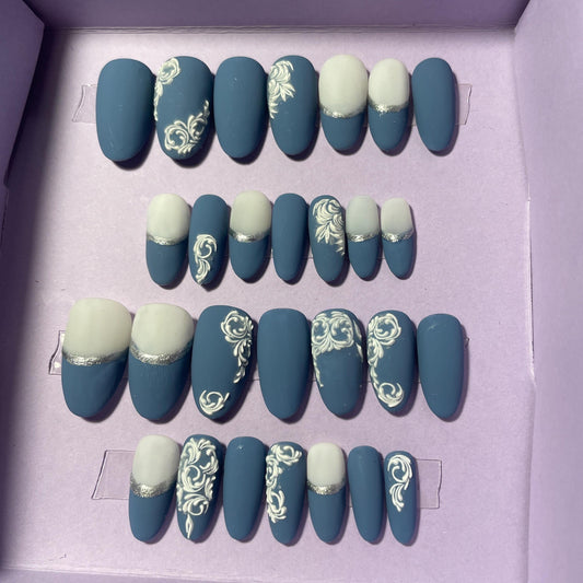 Dentelle blanche. Bleu mat, blanc laiteux, argent. Kit toutes tailles incluses. Réutilisables, Press-on nails, faux ongles, Finition mate