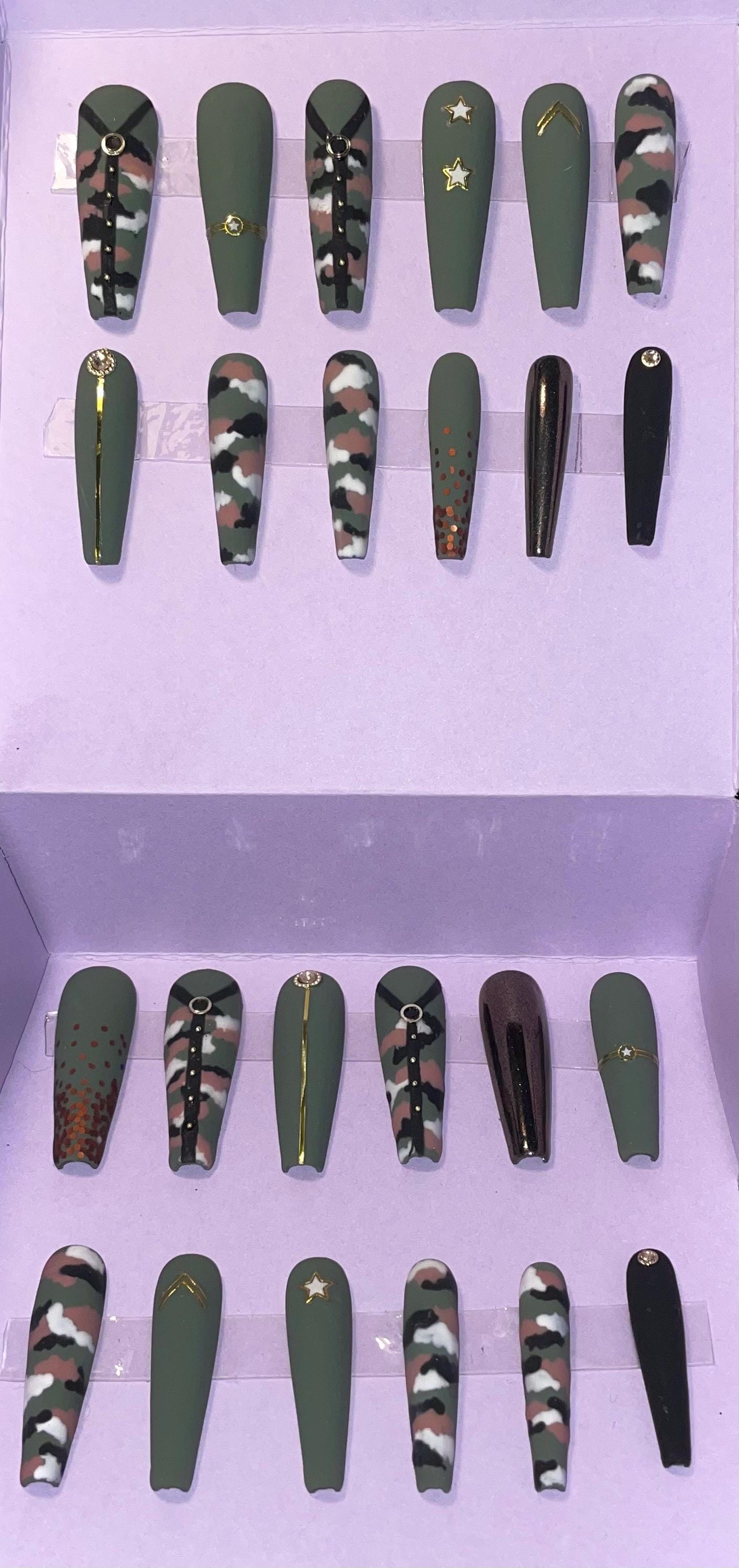 Kit 24 pièces. Camouflage vert militaire avec strass et paillettes. Tailles 0 à 10. Réutilisable, Press-on nails, faux ongles. Finition mate