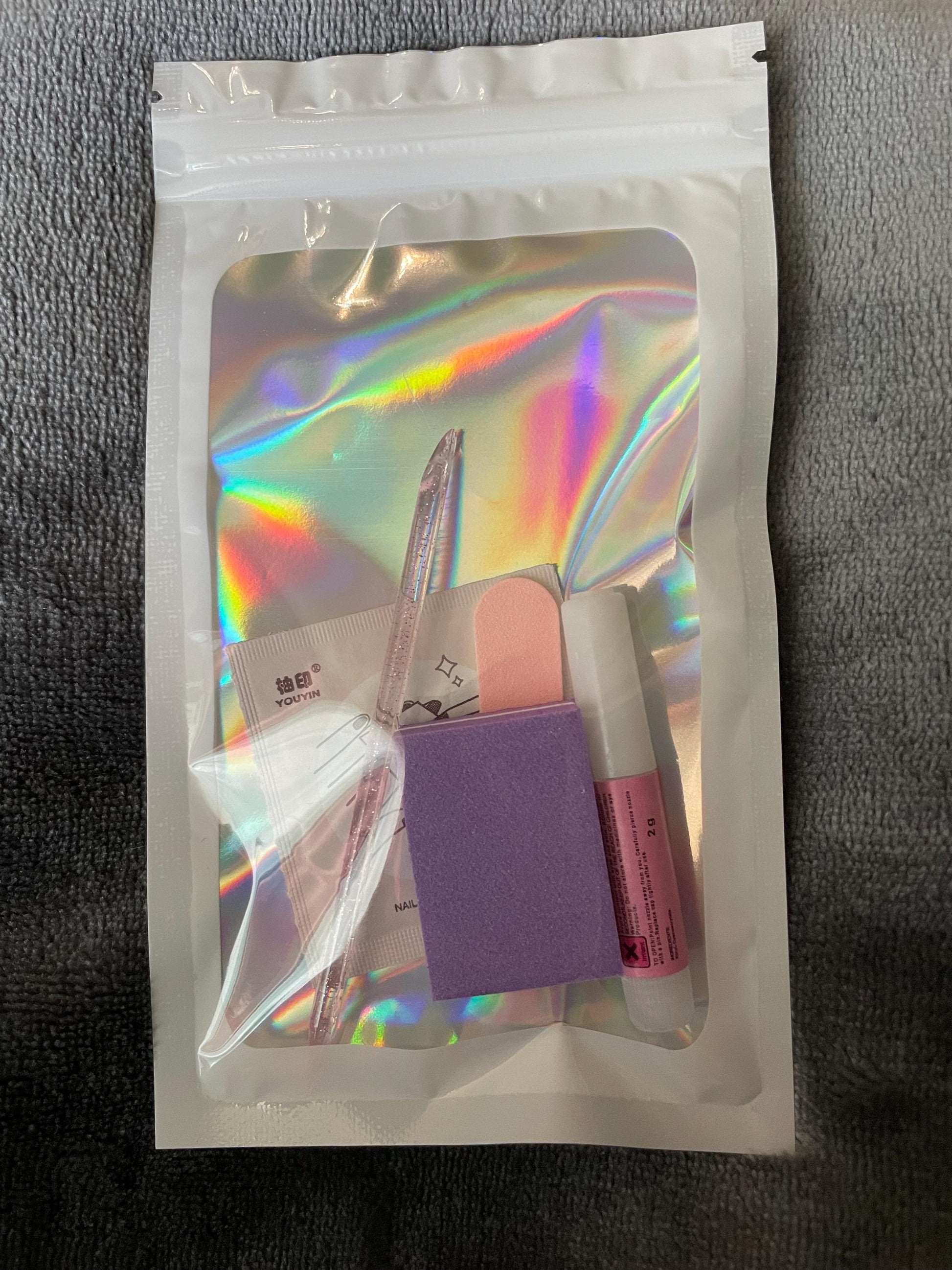 Création selon votre modèle pour cosplay ou événements. Kit complet toutes les tailles incluses. Réutilisables, Press-on nails, faux ongles.