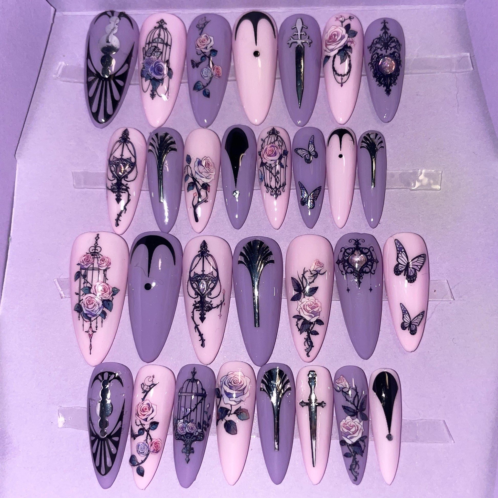 Kit 30 pièces. Rose et violet avec cages à oiseaux et roses. Tailles 0 à 11. Réutilisables, Press-on nails, faux ongles. Fini brillant