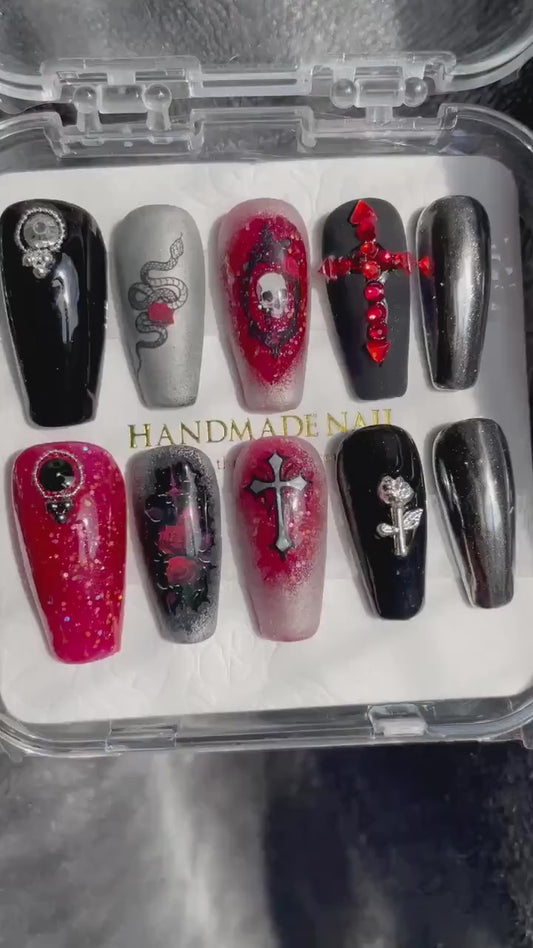 Gothique, Halloween. Rouge, noir, chrome, argent, serpent, crâne. Réutilisable, Press-on nails, faux ongles. Finition brillante.