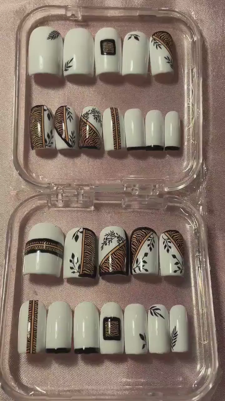 Kit 24 pièces. Carré court blancs, tigré et feuilles, 12 tailles de 0 à 11. Réutilisables, Press-on nails, faux ongles. Finition brillante