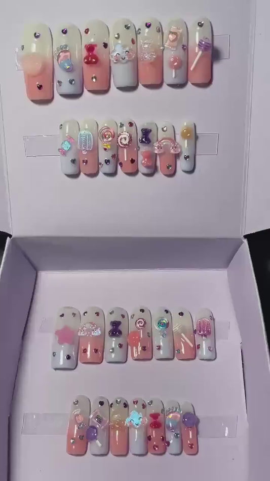 Petits bonbons, roses et violets avec strass. Kit toutes tailles incluses. Réutilisables. Press-on nails, faux ongles. Fini brillant