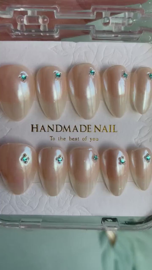 Prêt à expédier. Amande court. Taille L Nacré avec petit strass. Réutilisables, Press-on nails, faux ongles, Finition brillante.