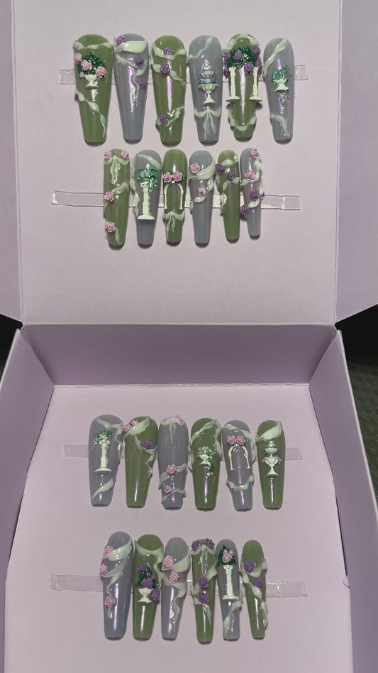 Jardin antique. Kit toutes tailles incluses. Jelly vert et violet avec vasques, fontaines, drapés, colones fleuris. Press-on nails, faux ongles.