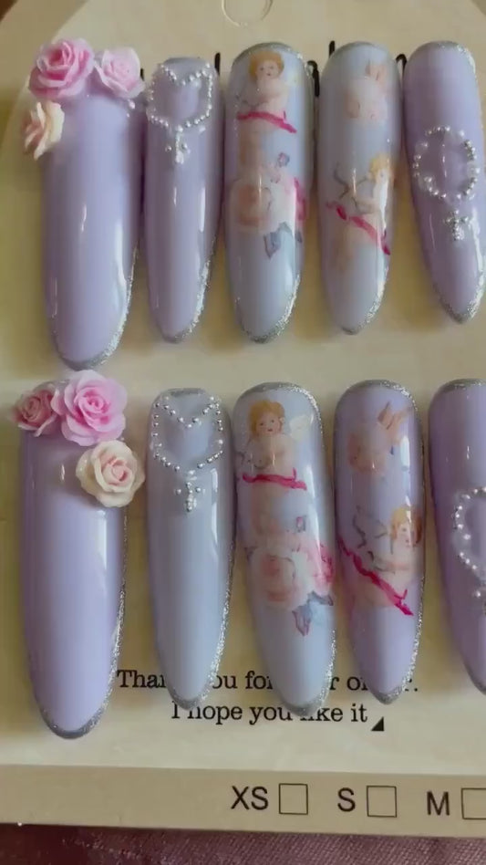 Petits chérubins violet et argent avec chapelets et fleurs. Réutilisable, Press-on nails, faux ongles. Finition brillante