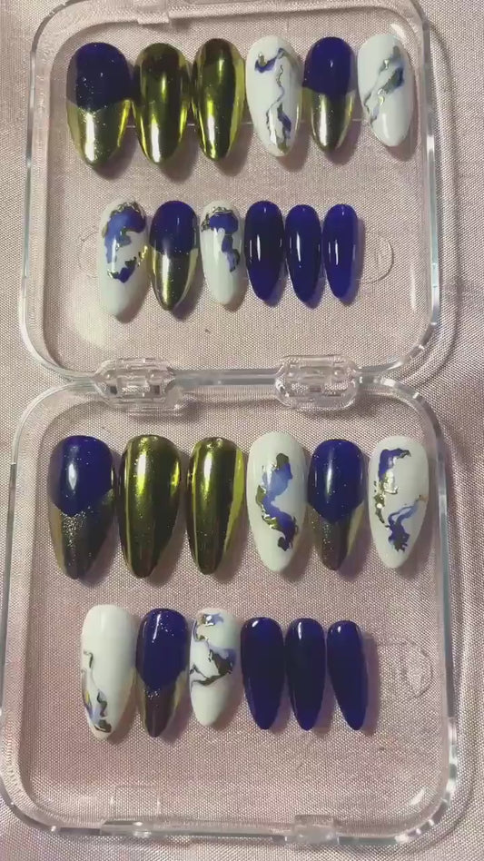 24 pièces. Bleu, blanc marbré bleu et or. Tailles de 0 à 11. Réutilisables. Press-on nails, faux ongles, Finition brillante