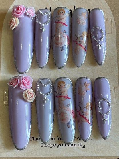 Petits chérubins violet et argent avec chapelets et fleurs. Réutilisable, Press-on nails, faux ongles. Finition brillante