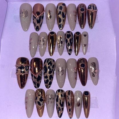 Léopards et cuivre miroir, perles et strass. Kit toutes tailles incluses. Réutilisables, Press-on nails, faux ongles. Finition brillante.