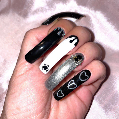 Noir, argent et blanc. Toile, araignées 3D, paillettes. Kit toutes tailles incluses. Réutilisables, Press-on nails, faux ongles. Finition brillante.