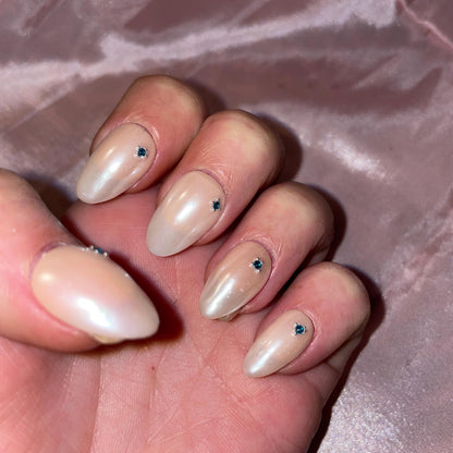 Prêt à expédier. Amande court. Taille L Nacré avec petit strass. Réutilisables, Press-on nails, faux ongles, Finition brillante.