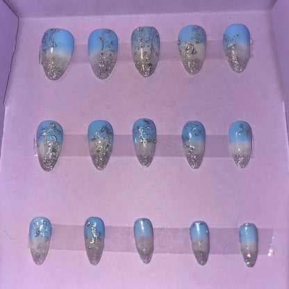 Dégradé bleu, blanc laiteux et argent. Kit toutes tailles incluses. Réutilisables, Press-on nails, faux ongles. Finition brillante