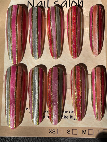 Cats eyes rayé multicolore. Réutilisable, Press-on nails, faux ongles. Finition brillante