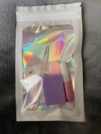 Violet et orange pastels avec fleurs violettes. Kit complet toutes tailles incluses. Faux ongles, press on nails. Réutilisables. Finition brillante