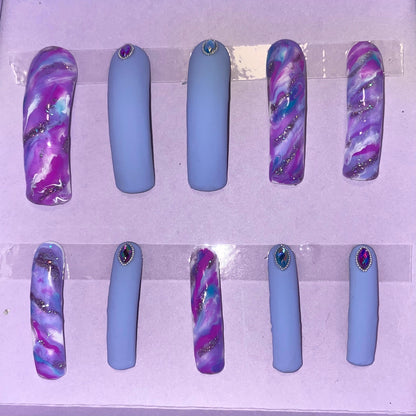 Marbre violet, rose, bleu avec strass. Kit  toutes tailles incluses. Réutilisables, Press-on nails, faux ongles. Finition brillante et mate