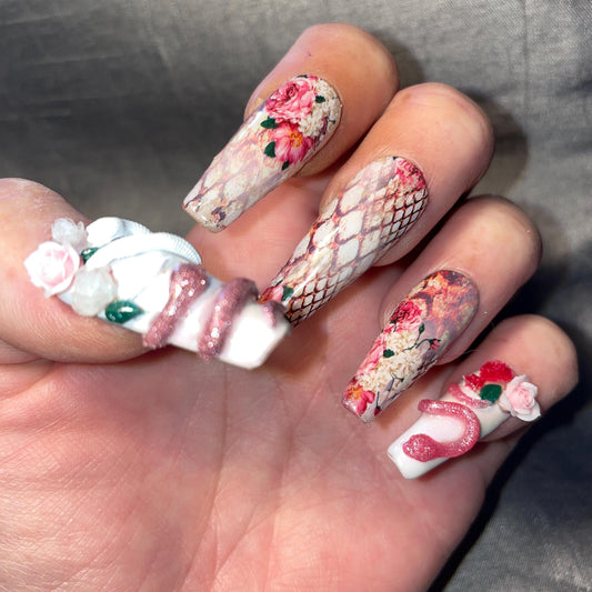 Kit 20 pièces. Serpent dans les roses et peau de serpent. Tailles de 0 à 9 incluses. Réutilisables, Press-on nails, faux ongles. Fini brillant