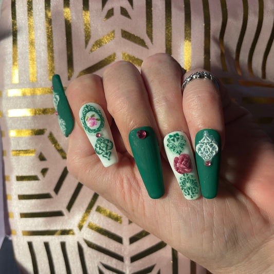 Vert, et blanc avec fleurs roses et strass. Kit complet toutes tailles incluses. Réutilisables, Press-on nails, faux ongles. Finition mate