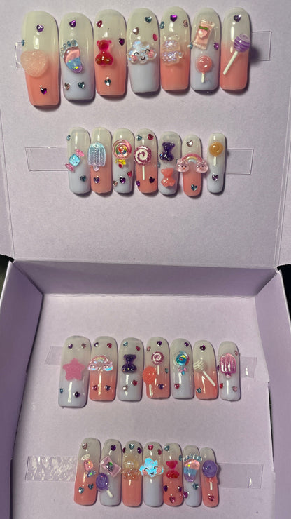 Petits bonbons, roses et violets avec strass. Kit toutes tailles incluses. Réutilisables. Press-on nails, faux ongles. Fini brillant