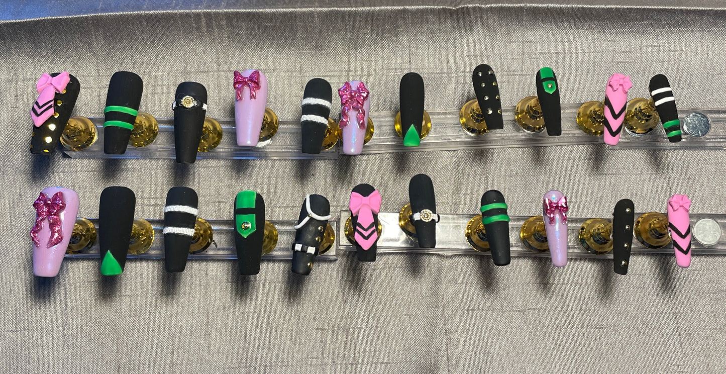 Création selon votre modèle, pour cosplay ou événements. Kit tailles XL, L, M, S, XS, ou kit complet toutes les tailles incluses (2 par tailles). Réutilisables, Press-on nails, faux ongles.