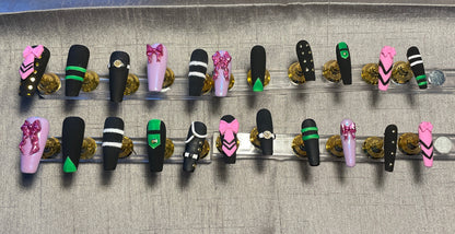 Création selon votre modèle, pour cosplay ou événements. Kit tailles XL, L, M, S, XS, ou kit complet toutes les tailles incluses (2 par tailles). Réutilisables, Press-on nails, faux ongles.