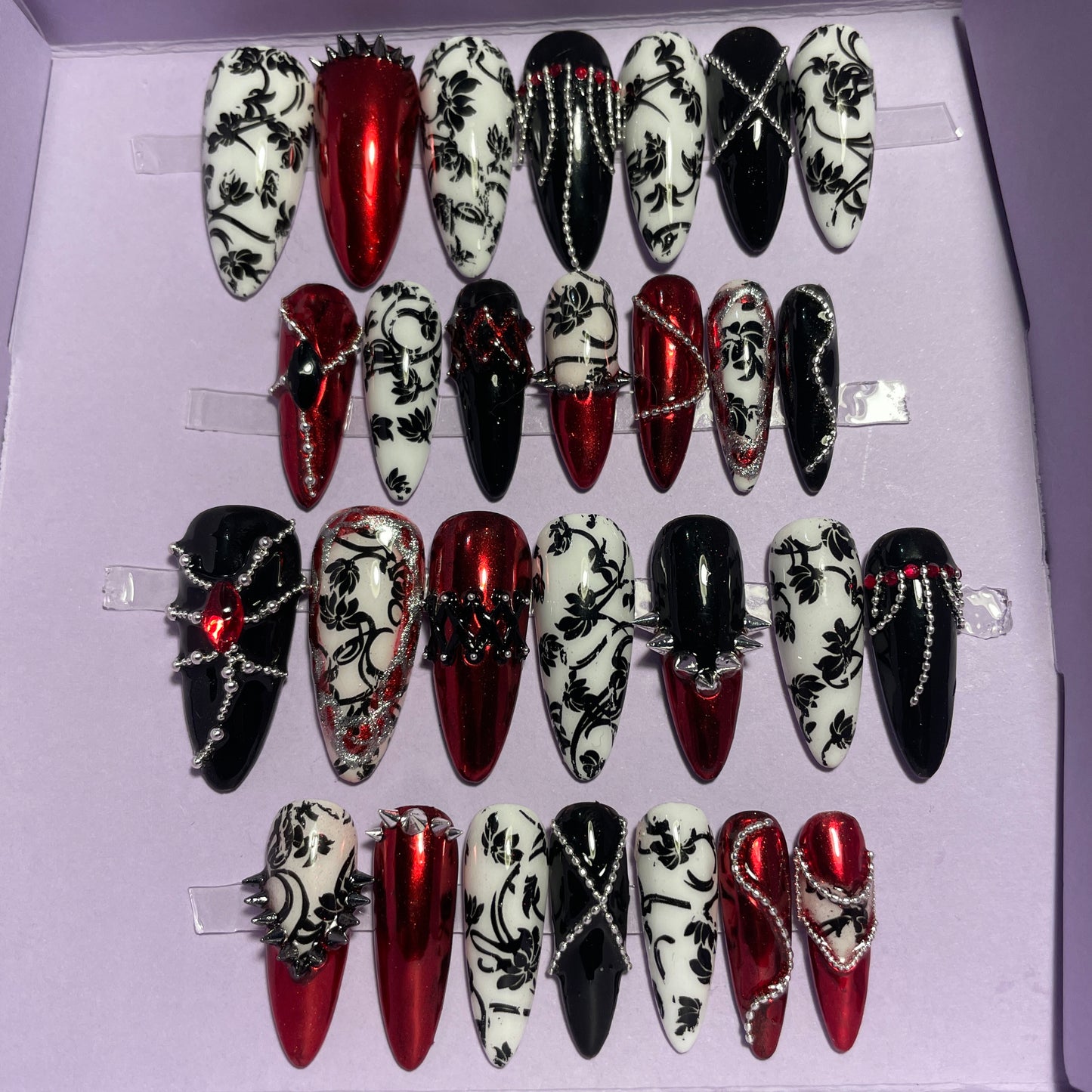 Noir, rouge chromé, blanc avec motifs, chaînes. Kit toutes tailles incluses. Réutilisables, Press-on nails, faux ongles. Fini brillant