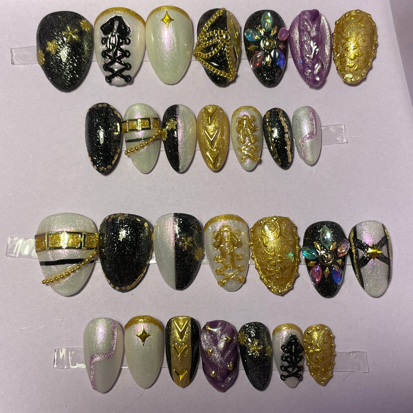 Création selon votre modèle, pour cosplay ou événements. Kit tailles XL, L, M, S, XS, ou kit complet toutes les tailles incluses (2 par tailles). Réutilisables, Press-on nails, faux ongles.