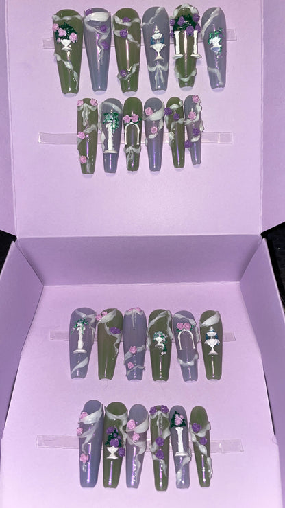 Jardin antique. Kit 24 pièces. Jelly vert et violet avec vasques, fontaines, drapés, colones fleuris. Press-on nails, faux ongles.