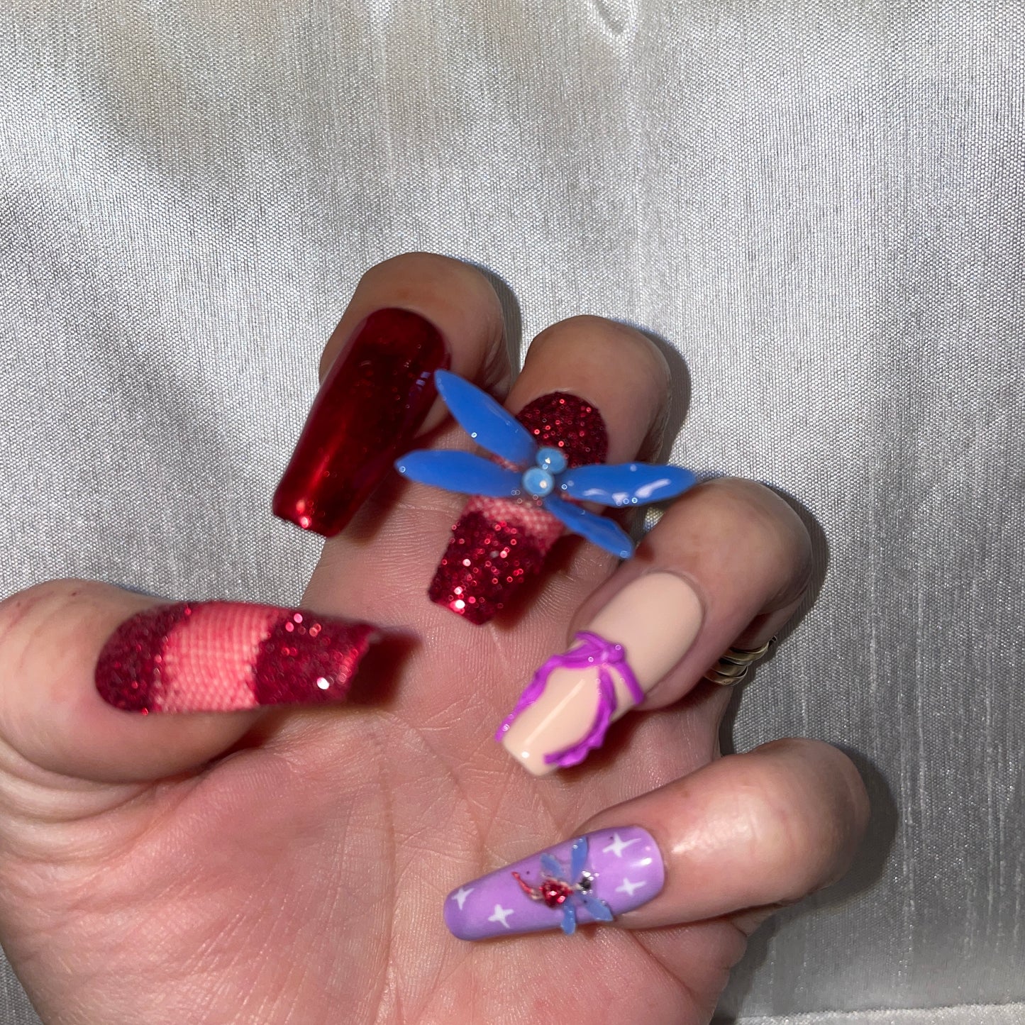 Musa Winx. Cosplay. Rouge chromé et sucre pailleté rouge. Kit toutes tailles incluses. Réutilisables, Press-on nails, faux ongles