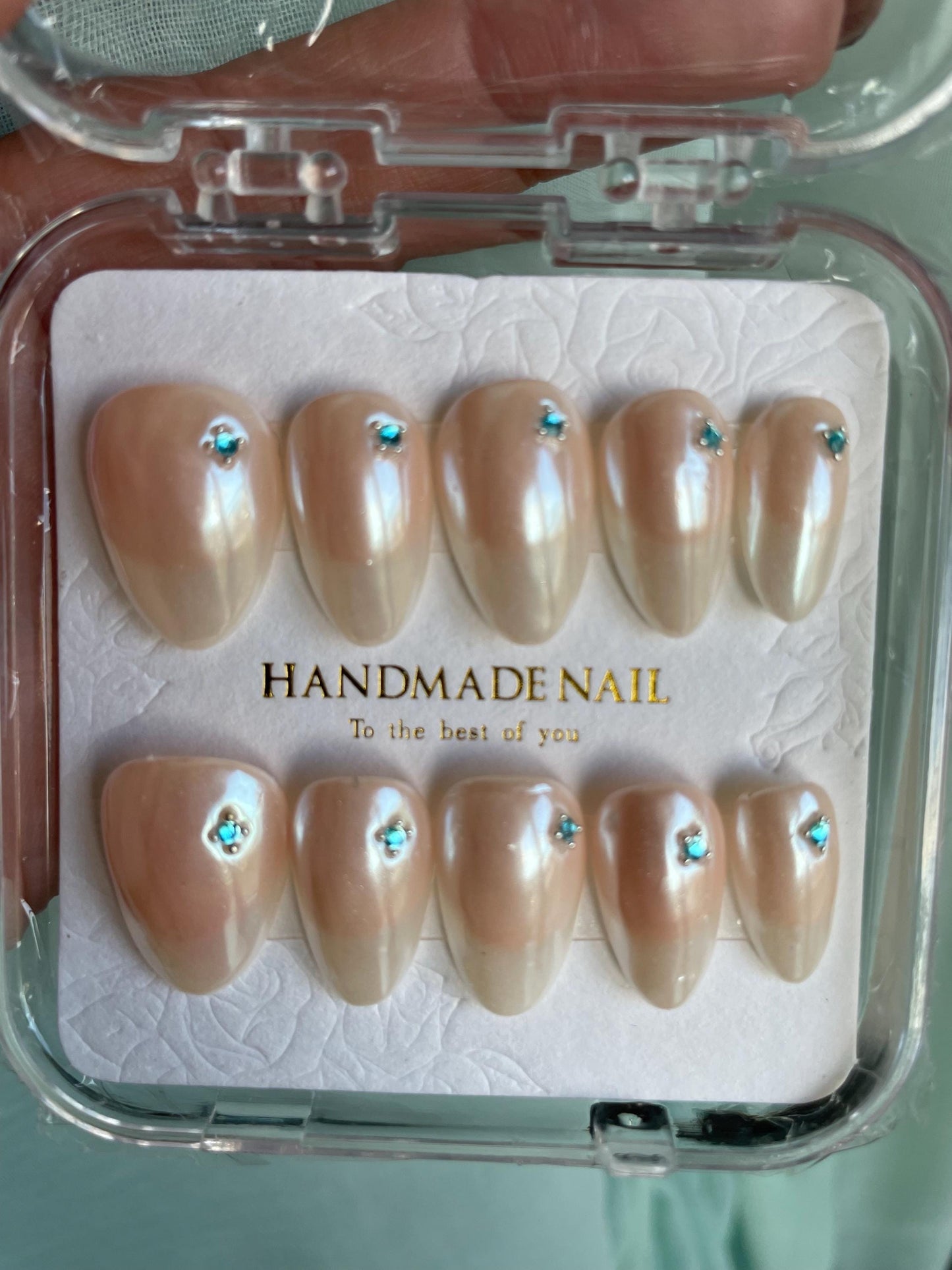 Prêt à expédier. Amande court. Taille L Nacré avec petit strass. Réutilisables, Press-on nails, faux ongles, Finition brillante.
