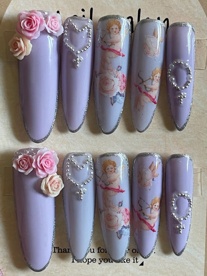 Petits chérubins violet et argent avec chapelets et fleurs. Réutilisable, Press-on nails, faux ongles. Finition brillante