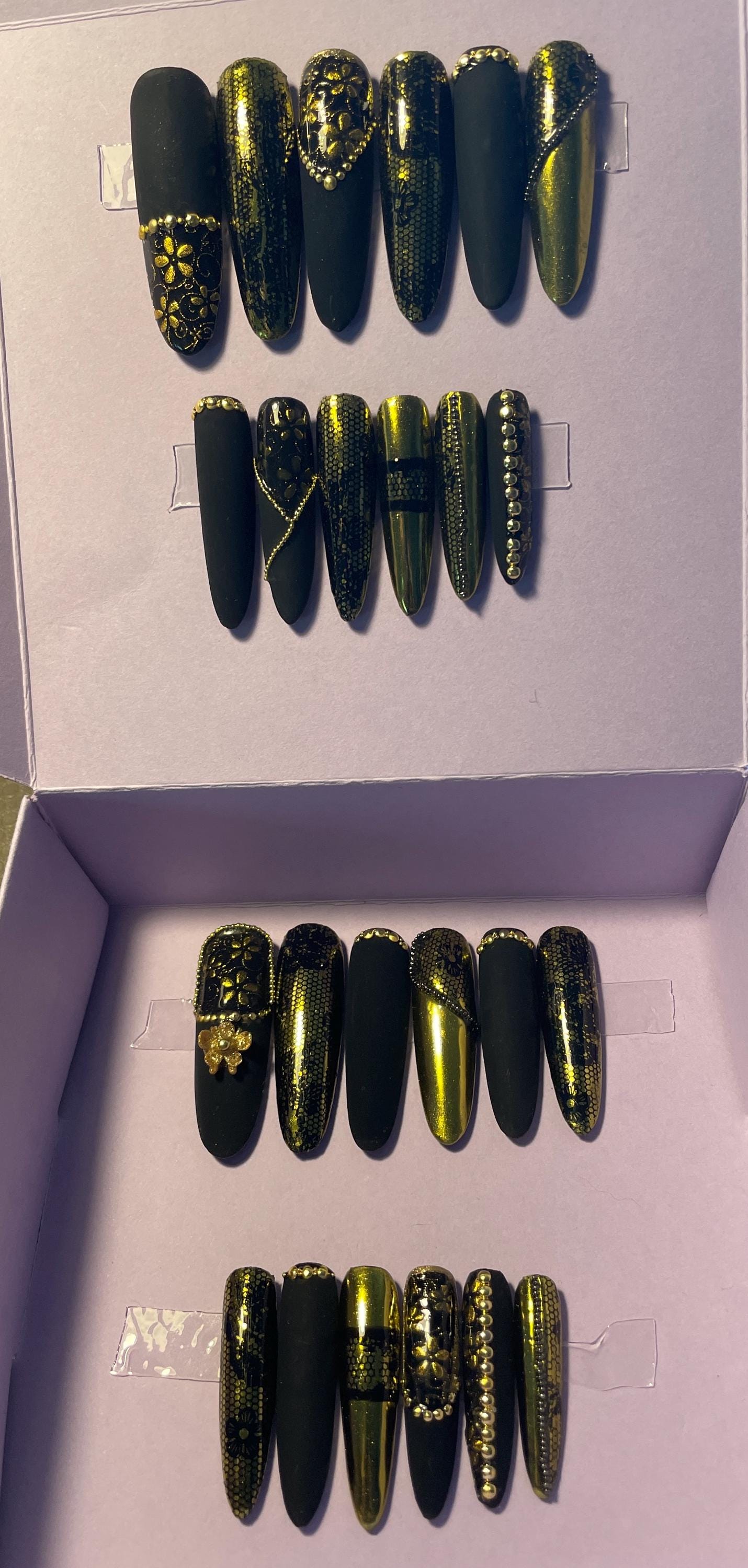 Dentelle or et noir, perles. Kit toutes tailles incluses. Réutilisables, Press-on nails, faux ongles. Finition mate et brillante