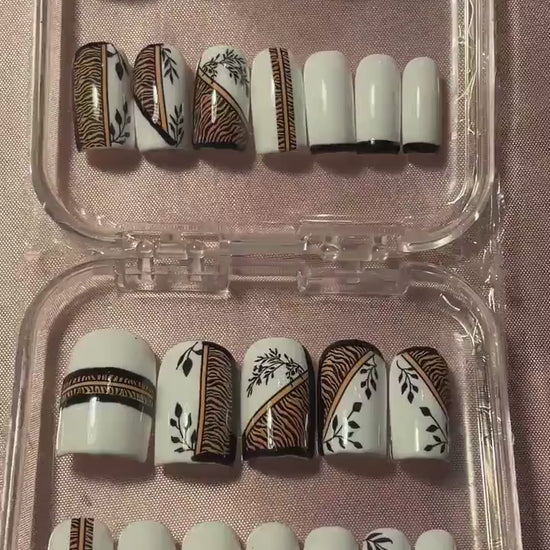 Kit 24 pièces. Carré court blancs, tigré et feuilles, 12 tailles de 0 à 11. Réutilisables, Press-on nails, faux ongles. Finition brillante