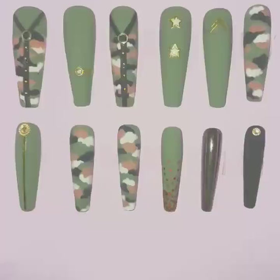 Kit 24 pièces. Camouflage vert militaire avec strass et paillettes. Tailles 0 à 10. Réutilisable, Press-on nails, faux ongles. Finition mate